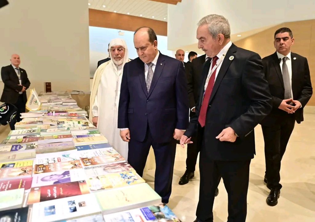 الوزير الأول الجزائري يشرف على تسليم جائزة رئيس الجمهورية للأدب واللغة العربية