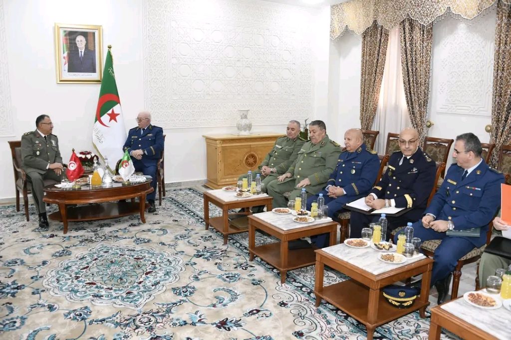 مسؤول عسكري تونسي رفيع المستوى يصل الجزائر