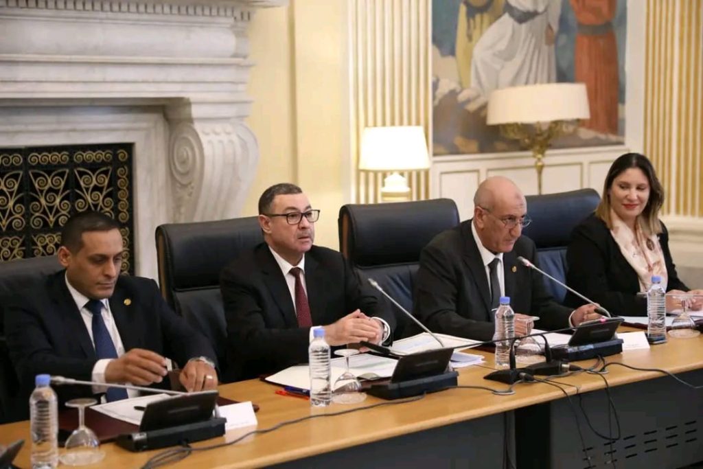 وزير الداخلية الجزائري يعرض مشروع قانون المرور على مجلس الأمة