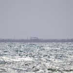 تحمل العلم الروسي.. ناقلة نفط تتعرض لحادث خطير قبالة السواحل الجزائرية