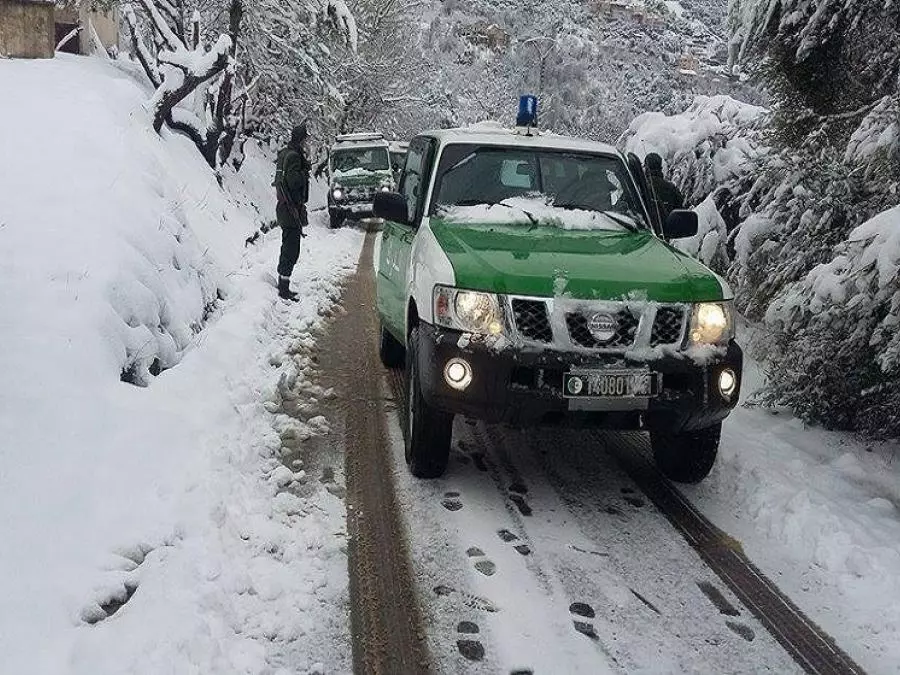 تقلبات جوية.. طرق مقطوعة في الجزائر عبر 6 ولايات