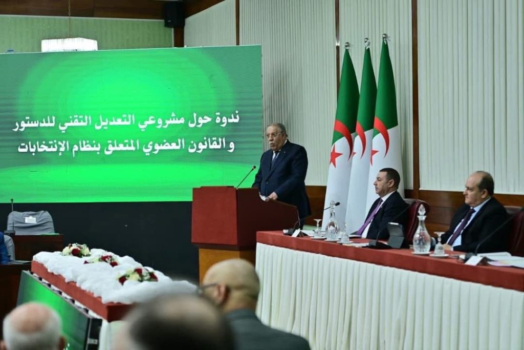 مدير ديوان الرئاسة الجزائرية يترأس ندوة لعرض ومناقشة مشروعي التعديل التقني للدستور