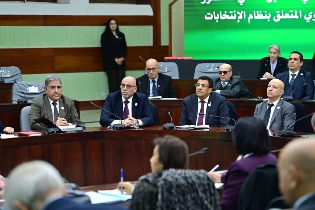مدير ديوان الرئاسة الجزائرية يترأس ندوة لعرض ومناقشة مشروعي التعديل التقني للدستور