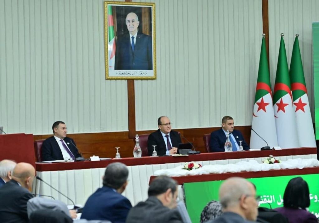 مدير ديوان الرئاسة الجزائرية يترأس ندوة لعرض ومناقشة مشروعي التعديل التقني للدستور