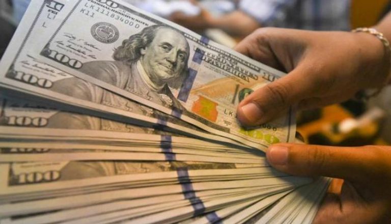 تعرف على أسعار اليورو والدولار مقابل الدينار الجزائري اليوم