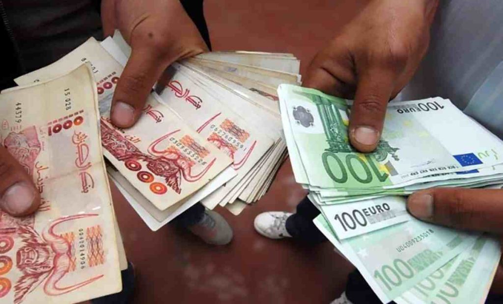 تعرف على أسعار اليورو والدولار مقابل الدينار الجزائري اليوم