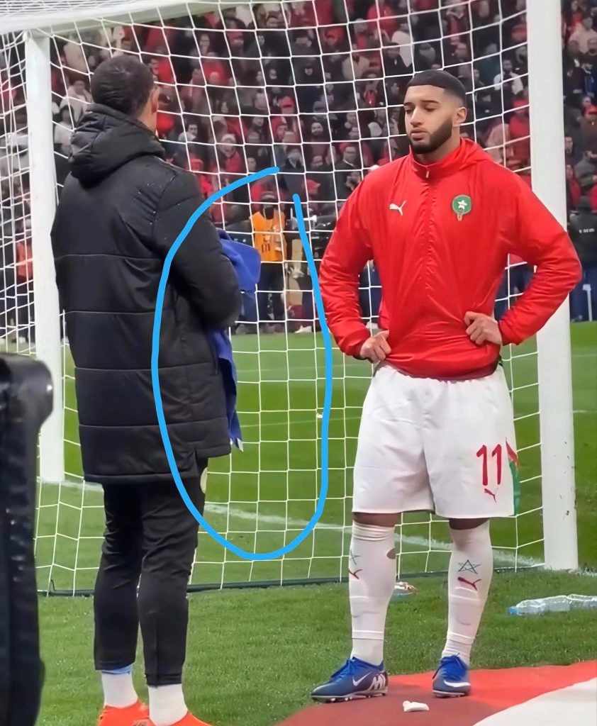 مهزلة سرقة المنشفة تتكرر في ملاعب المغرب ! .. ما القصة؟
