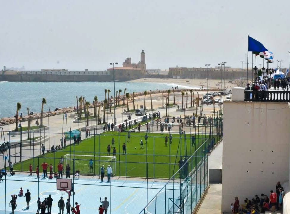 التحذيرات من الرياح القوية المرتقبة تتسبب في غلق مؤقت لعدة فضاءات عمومية بالجزائر