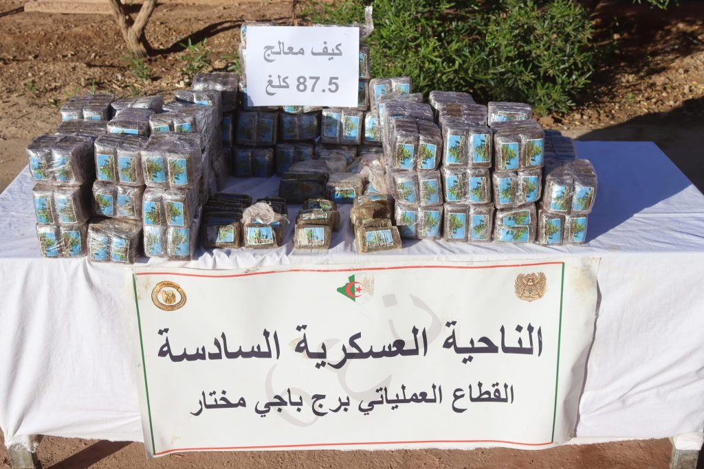 الجيش الجزائري يتصدى لمحاولة إدخال أزيد من قنطار كيف مغربي