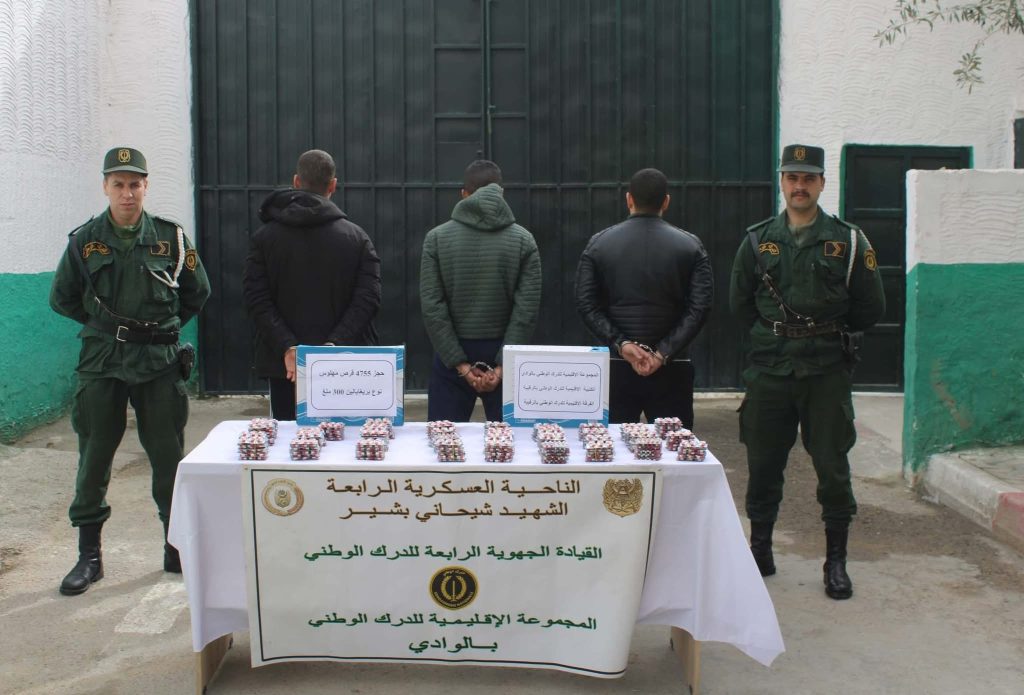 الجيش الجزائري يتصدى لمحاولة إدخال أزيد من قنطار كيف مغربي