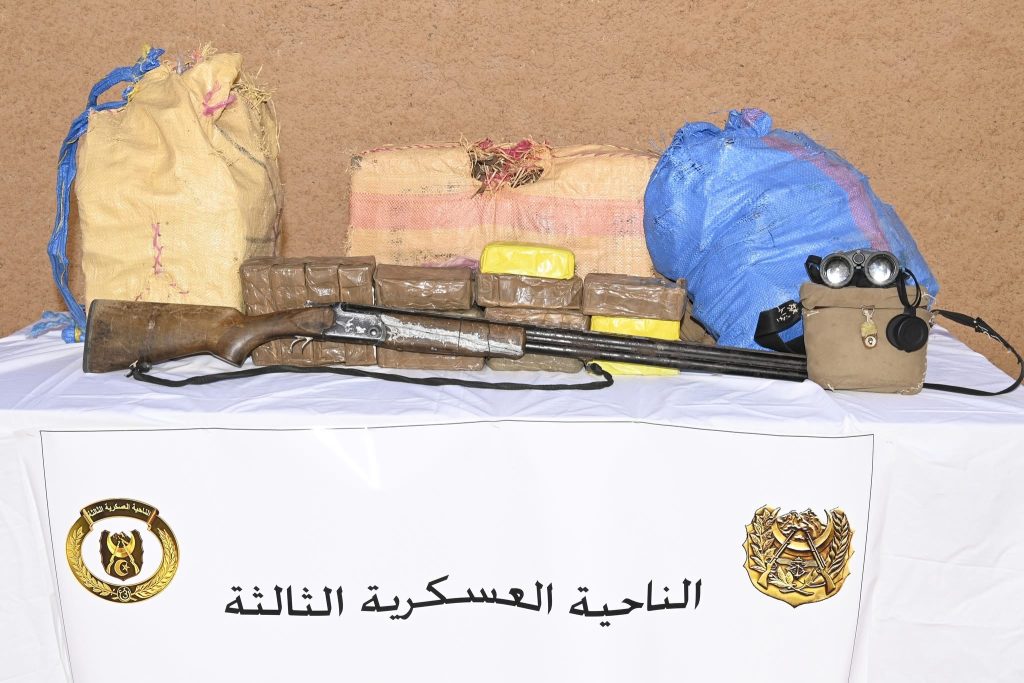 الجيش الجزائري يقضي على 3 مهربين مسلحين من جنسية مغربية ويوقف رابع ببشار