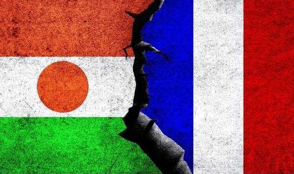 الهجوم على مطار نيامي.. النيجر تتهم فرنسا !