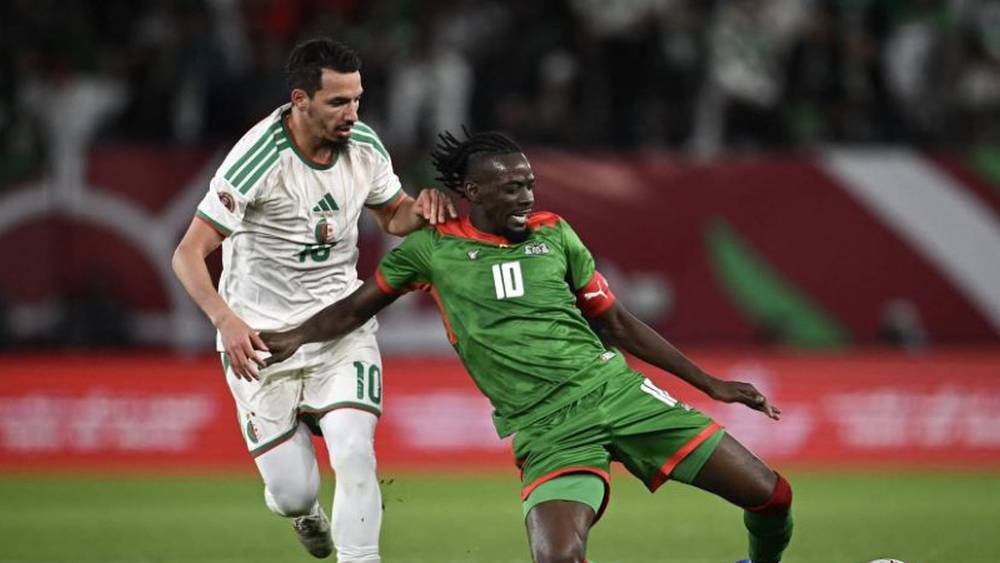 الكاف تعاقب قائد “الخيول” بعد مباراة “الخضر”