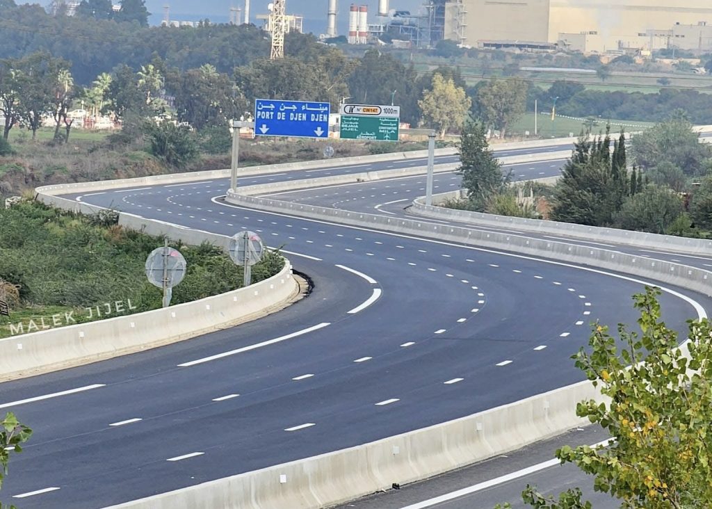 إطلاق عملية صيانة كبرى لشبكة الطرق السيارة في الجزائر