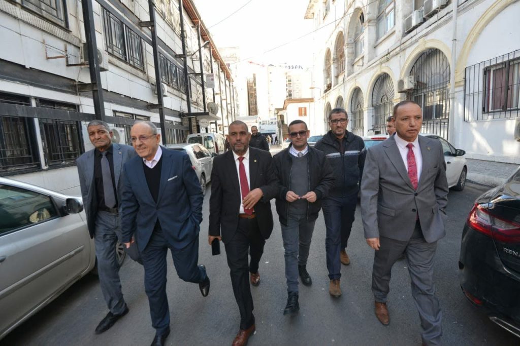 وفد برلماني يستمع إلى انشغالات المنظمة الوطنية للصحفيين الجزائريين