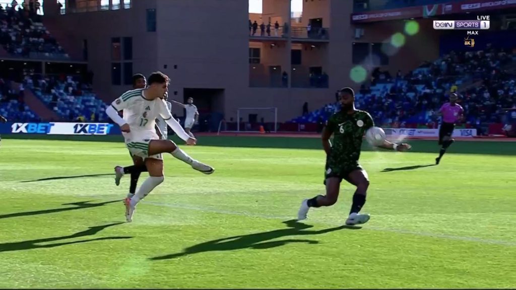 الحكم في مهمة واحدة.. خسارة المنتخب الجزائري !
