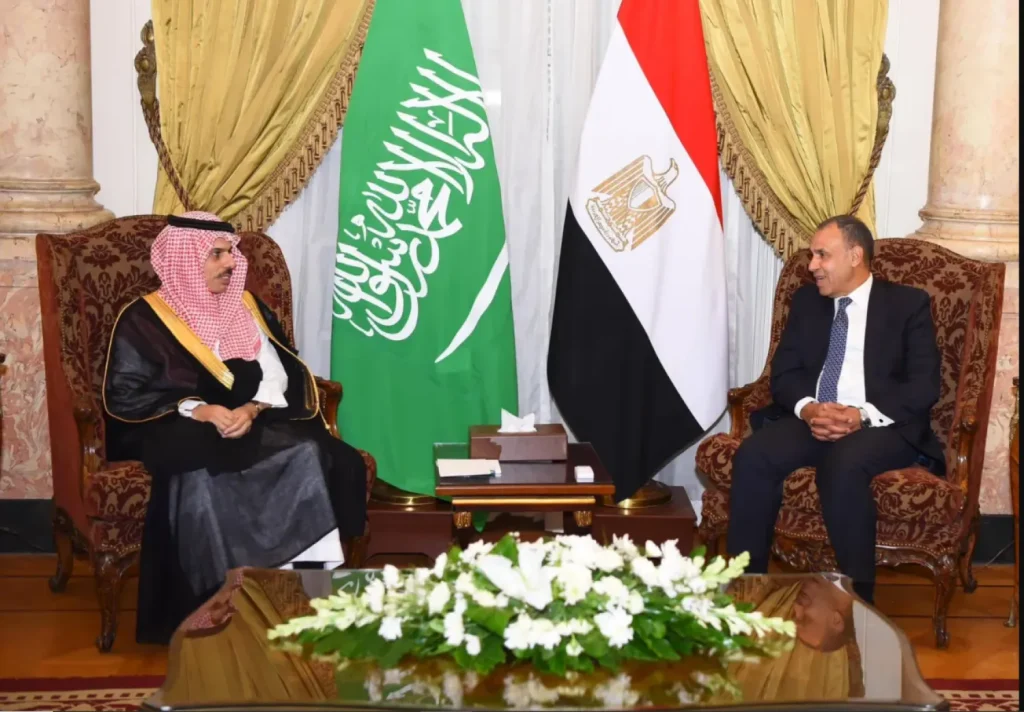 مجلة أمريكية: مؤامرات الإمارات تهدد بتقسيم خمس دول عربية!
