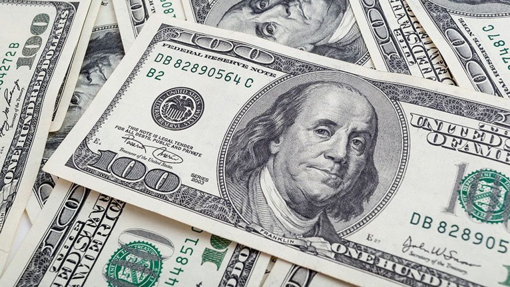تعرف على أسعار اليورو والدولار مقابل الدينار الجزائري اليوم