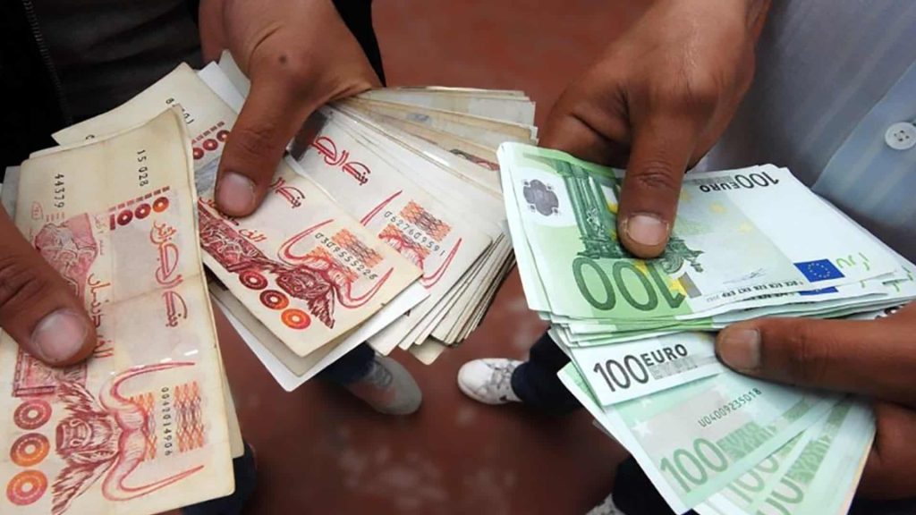 تعرف على أسعار اليورو والدولار مقابل الدينار الجزائري اليوم