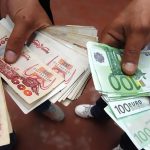 تعرف على أسعار اليورو والدولار مقابل الدينار الجزائري اليوم