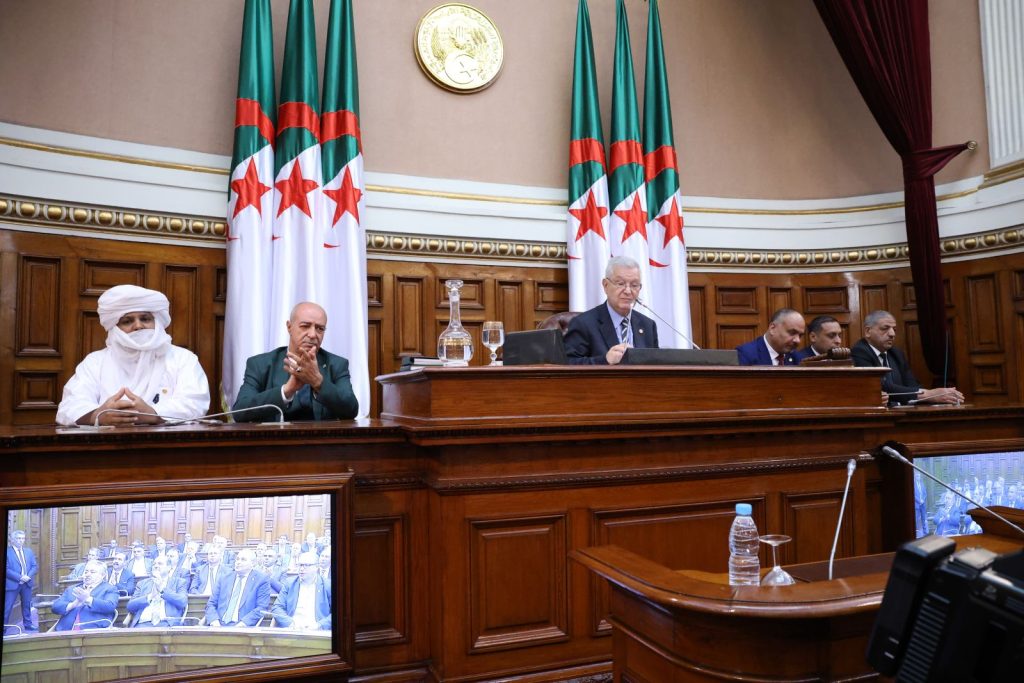 الجزائر تشرع في مناقشة قانون المرور الجديد