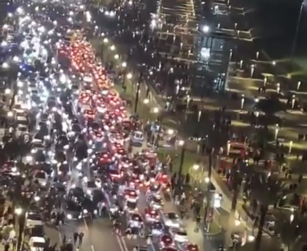 العدالة الإلهية.. تخرج الجزائريين للشوارع للاحتفال بهزيمة المغرب