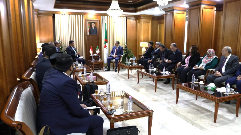 شركات إندونيسية مهتمة باستثمار في مشاريع الطاقة في الجزائر