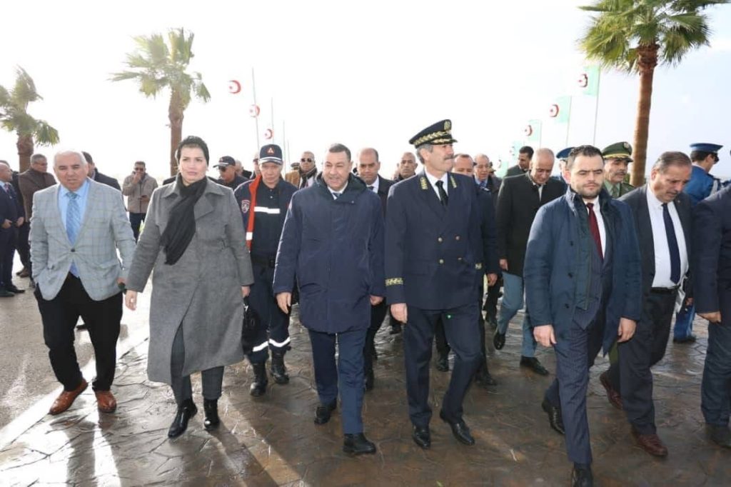 وزير الداخلية الجزائري يتفقد أضرار التقلبات الجوية بالشلف