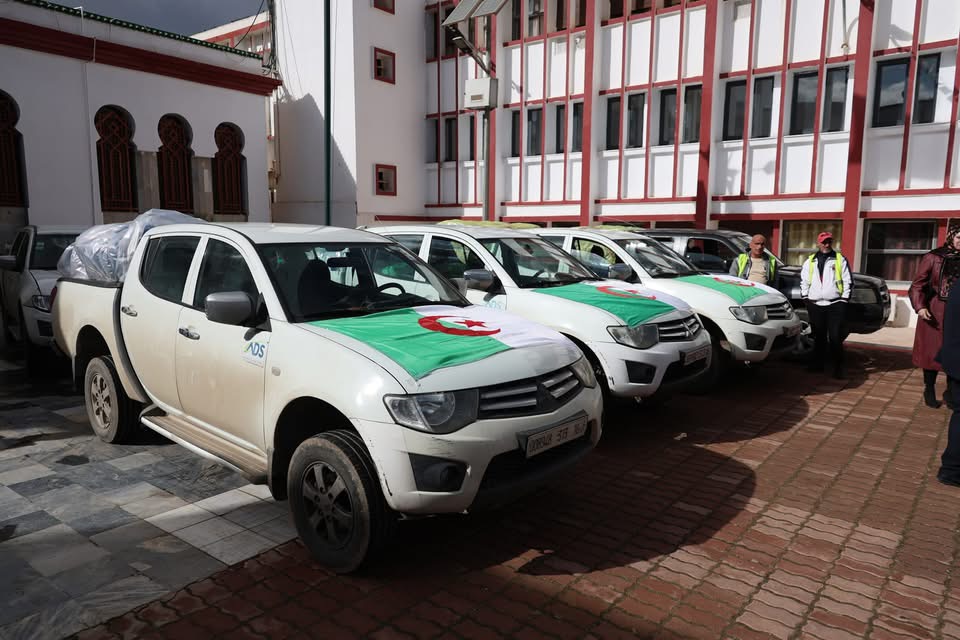 وزير الداخلية الجزائري يتفقد أضرار التقلبات الجوية بالشلف
