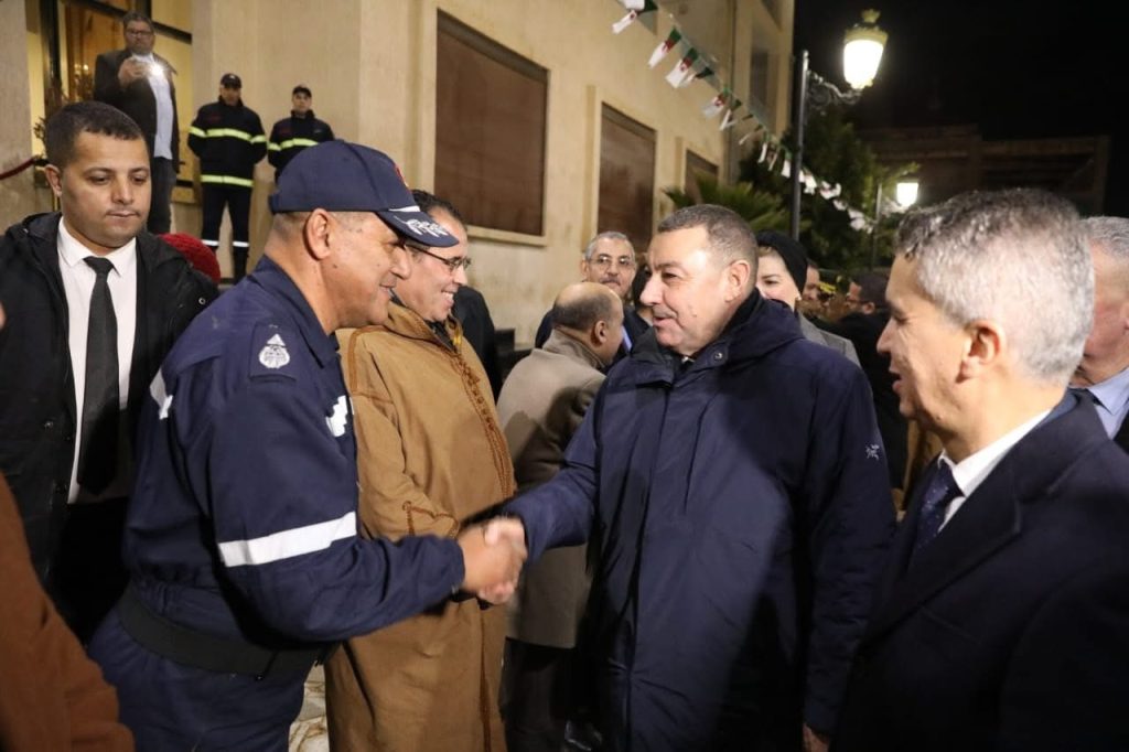 وزير الداخلية الجزائري يقف على مخلفات التقلبات الجوية بمعسكر