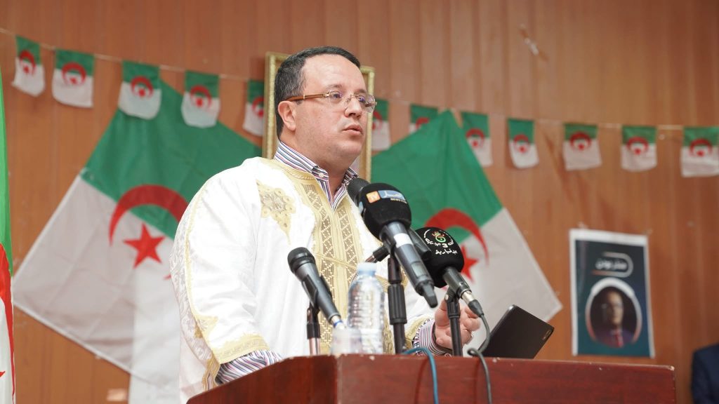 الأرندي: “وصف رمز من رموز الدولة الجزائرية بألفاظ سوقية يفضح أزمة معايير داخل إعلام فرنسي وقح فاقد لثوب الشرف”