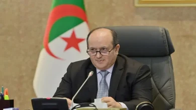 الوزير الأول الجزائري يجتمع بممثلي نقابة سائقي الأجرة