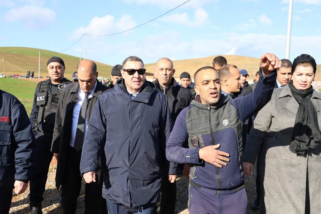 وزير الداخلية الجزائري يتفقد أضرار التقلبات الجوية بالشلف