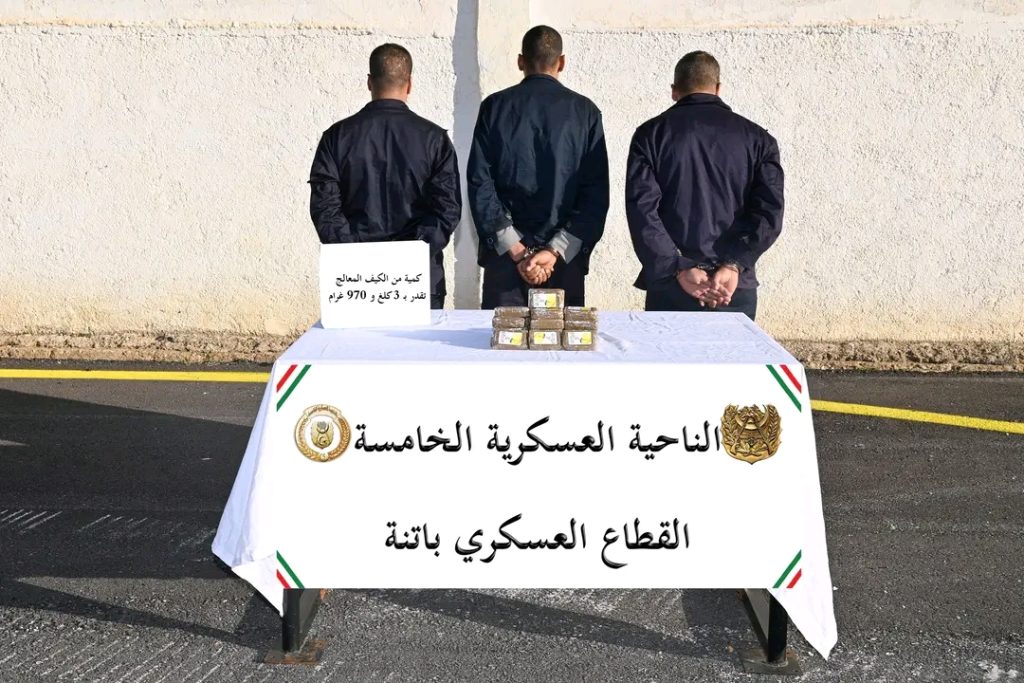 الجيش الجزائري يوجه ضربة قوية للإرهاب وبارونات المخدرات