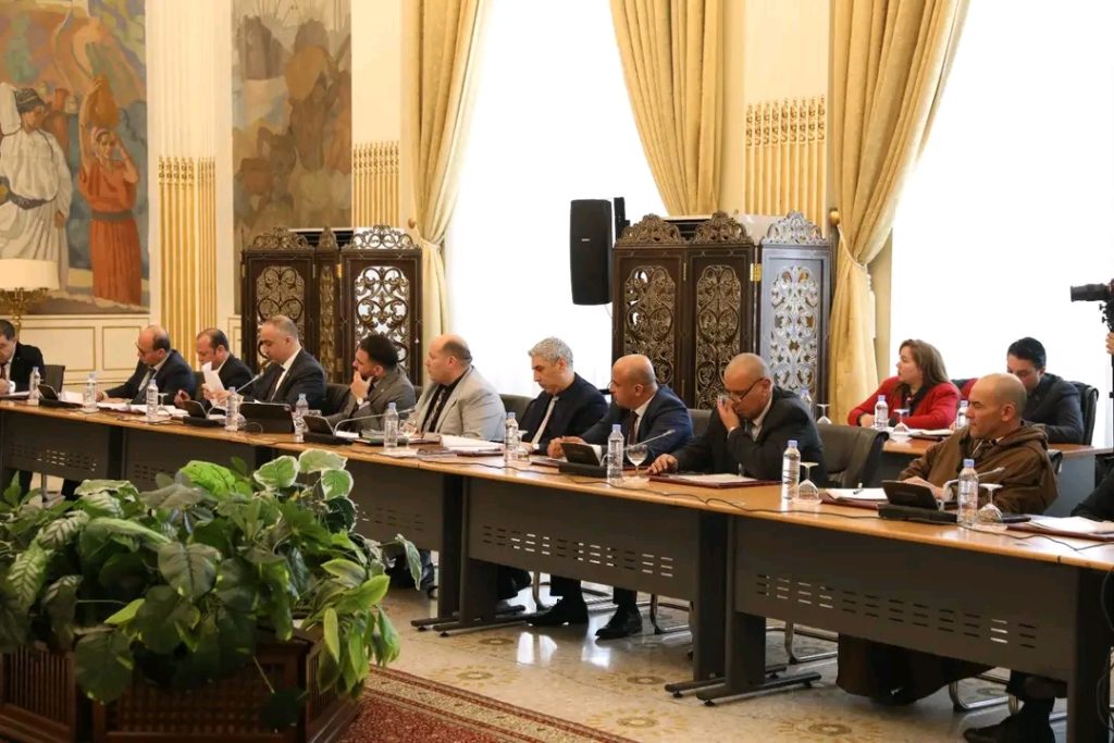 وزير الداخلية الجزائري يعرض مشروع قانون المرور على مجلس الأمة