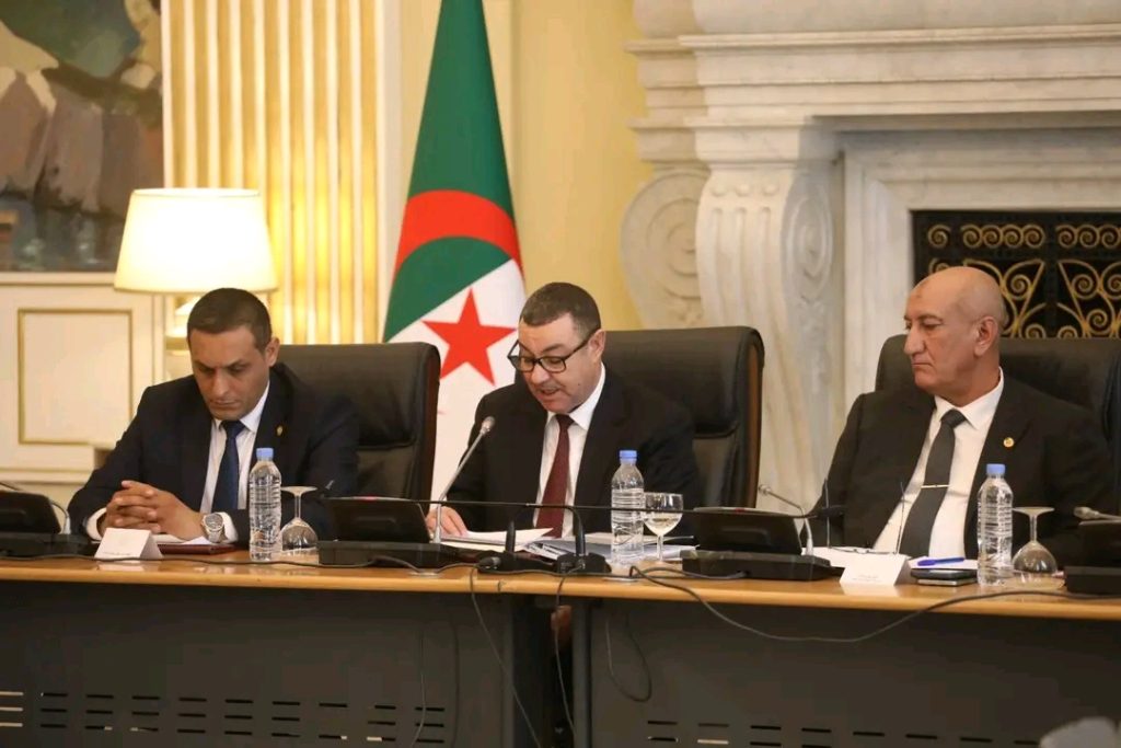 وزير الداخلية الجزائري يعرض مشروع قانون المرور على مجلس الأمة