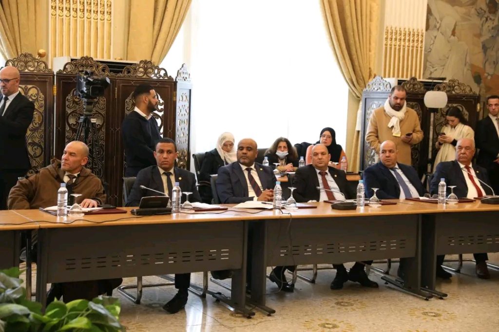 وزير الداخلية الجزائري يعرض مشروع قانون المرور على مجلس الأمة