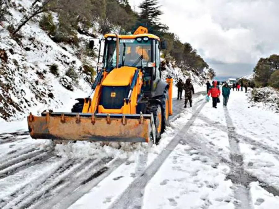 التقلبات الجوية في الجزائر.. هذه الطرق مغلقة