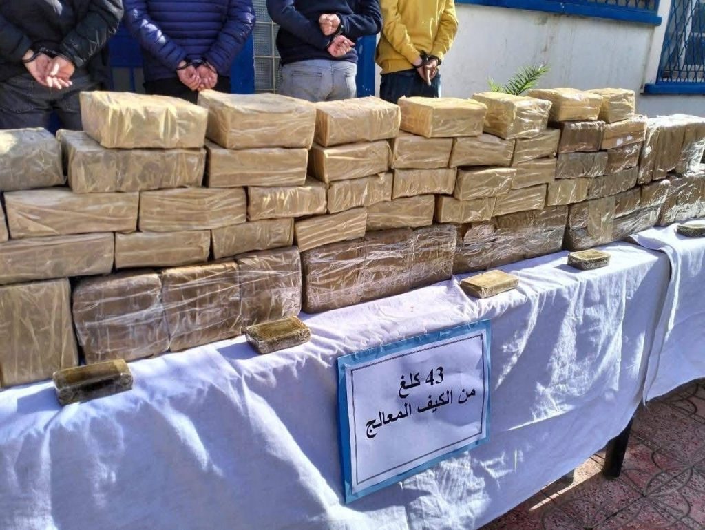 الأمن الجزائري يضع حدا لنشاط شبكة تروج الحشيش المغربي غرب البلاد