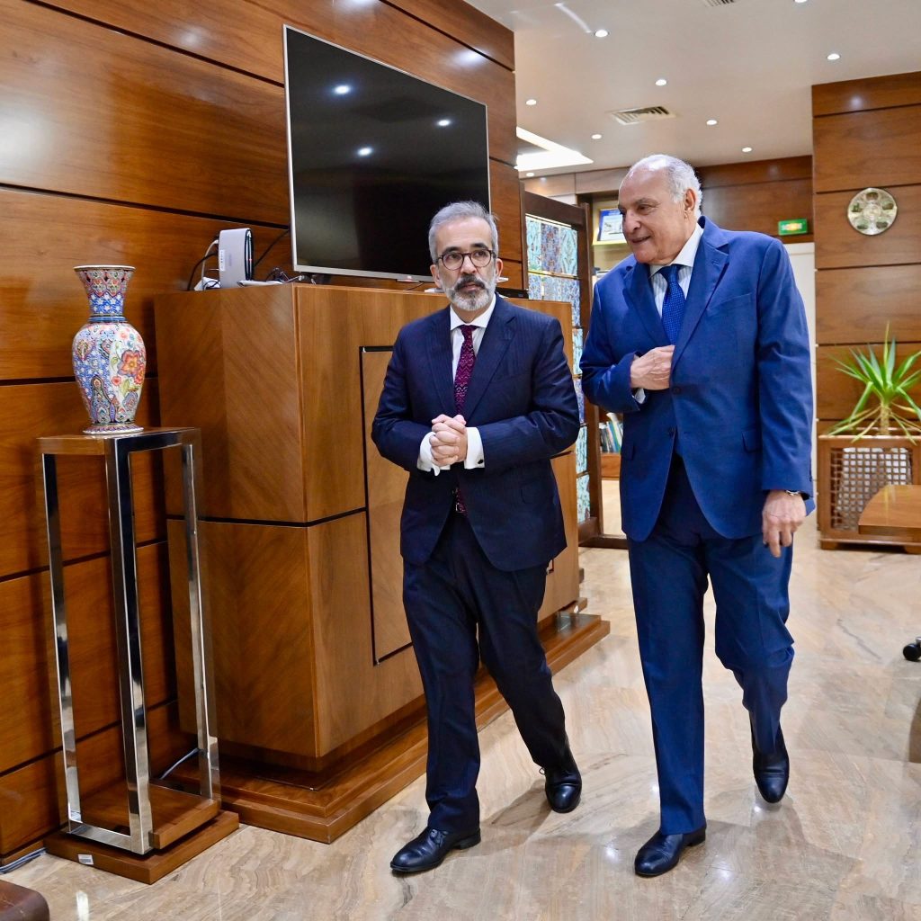وزير الخارجية الجزائري يبحث مع نظيره البرتغالي تعزيز العلاقات الثنائية