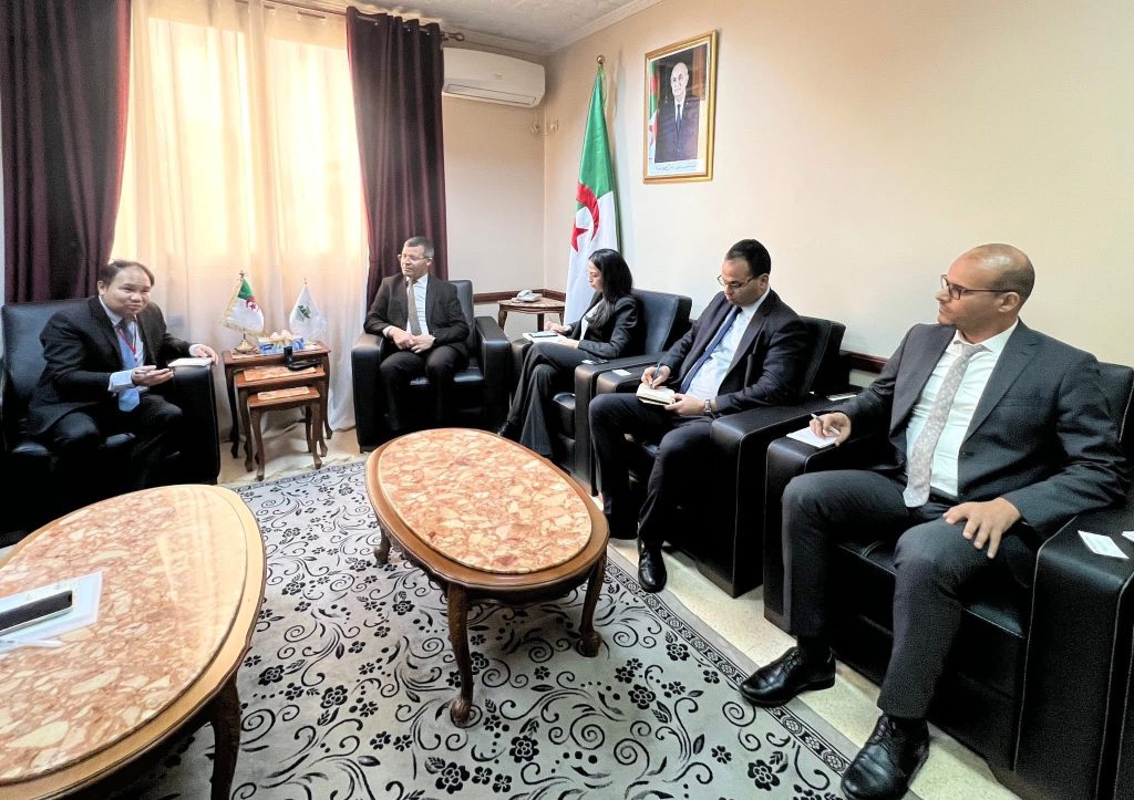 3 شركات أجنبية مهتمة بالاستثمار في الجزائر