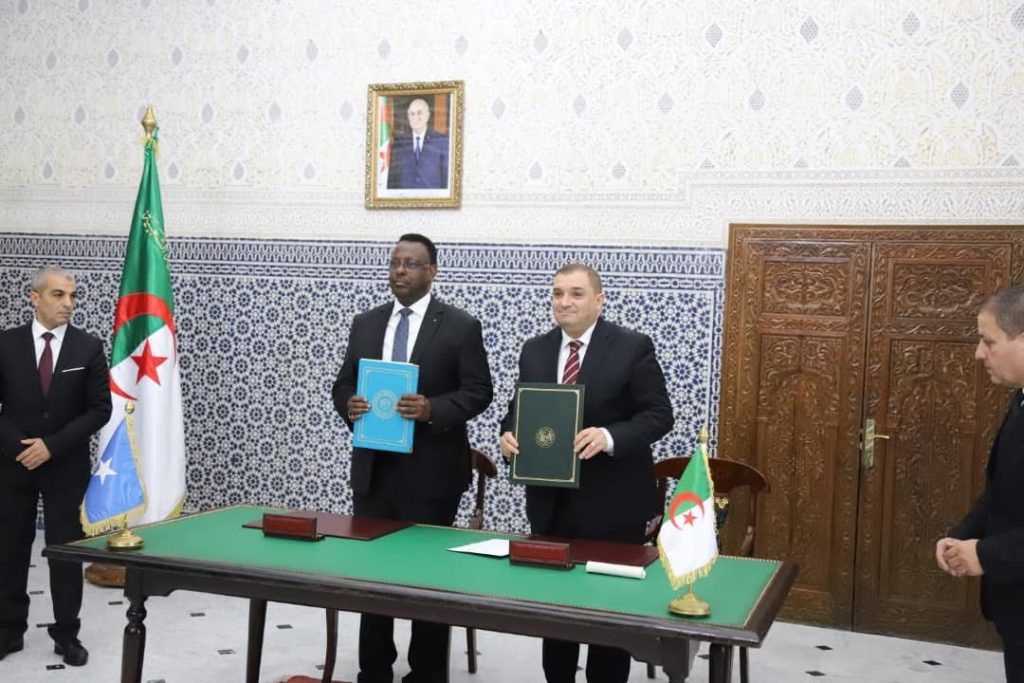 الجزائر والصومال تُوقعان مذكرة تفاهم في المجال القضائي