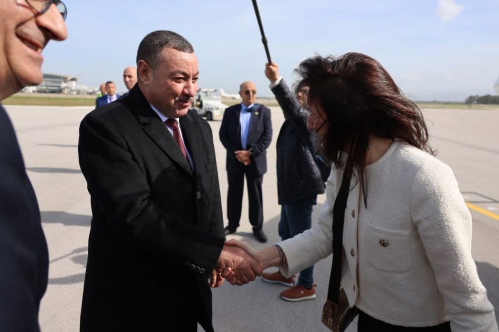 وزير الداخلية الفرنسي يحل بالجزائر..(تغطية خاصة)