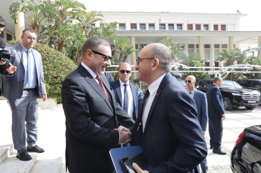 وزير الداخلية الفرنسي يحل بالجزائر..(تغطية خاصة)