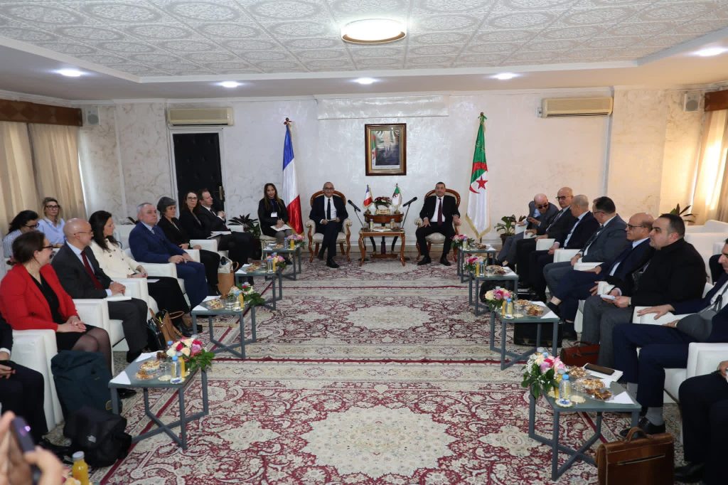 وزير الداخلية الفرنسي يحل بالجزائر..(تغطية خاصة)