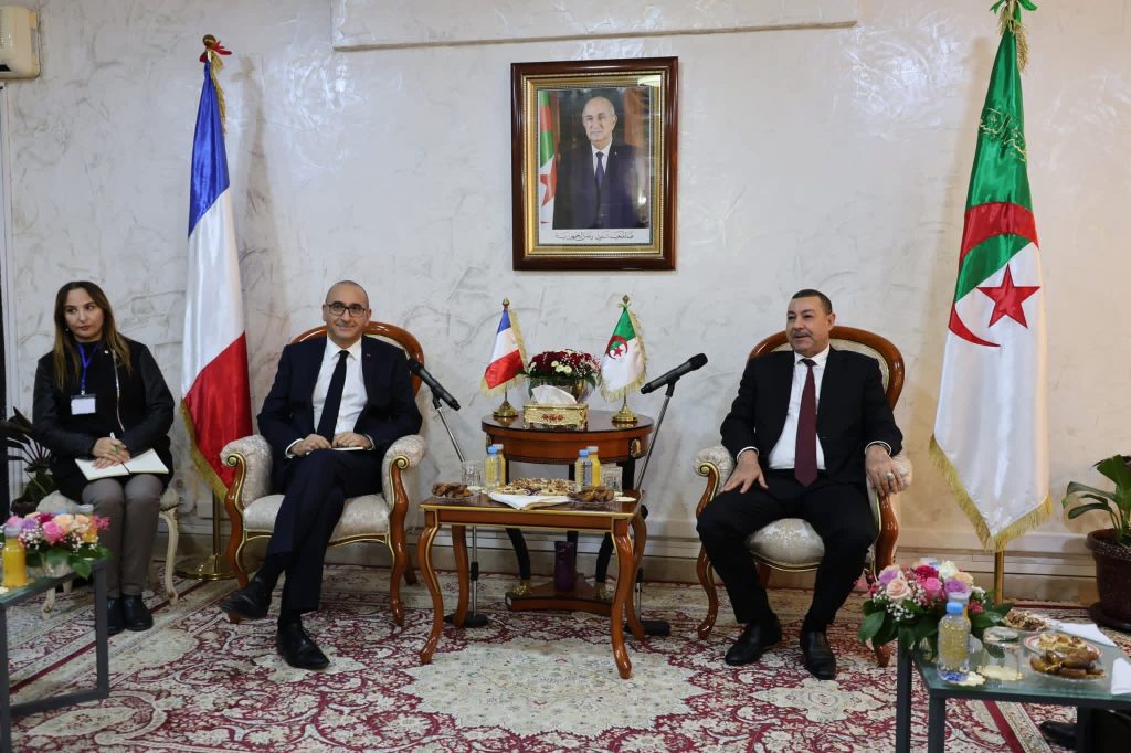 وزير الداخلية الفرنسي يحل بالجزائر..(تغطية خاصة)