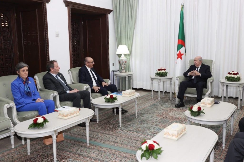 وزير الداخلية الفرنسي يحظى باستقبال من الرئيس تبون