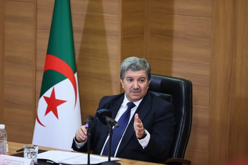 منح رخص الاعتماد لوسائل الإعلام الأجنبية يأتي في إطار احترام القوانين والتنظيمات المعمول بها
