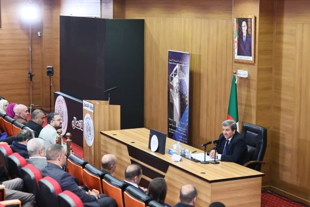 منح رخص الاعتماد لوسائل الإعلام الأجنبية يأتي في إطار احترام القوانين والتنظيمات المعمول بها
