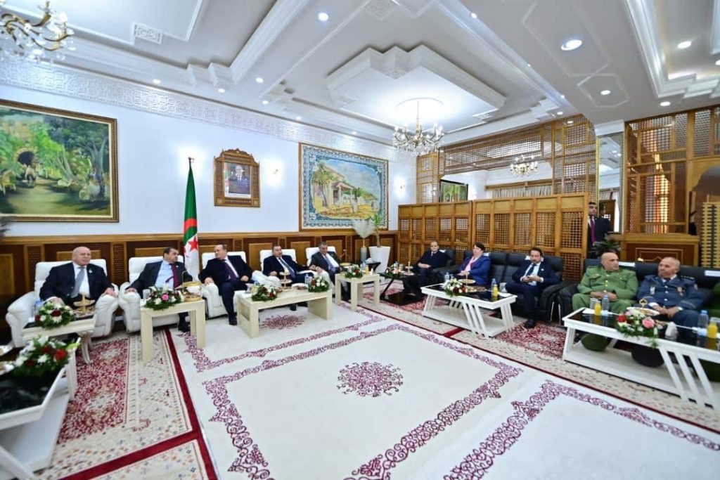 إنزال وزاري هام بوهران لمتابعة وصول أولى شحنات خام حديد غارا جبيلات